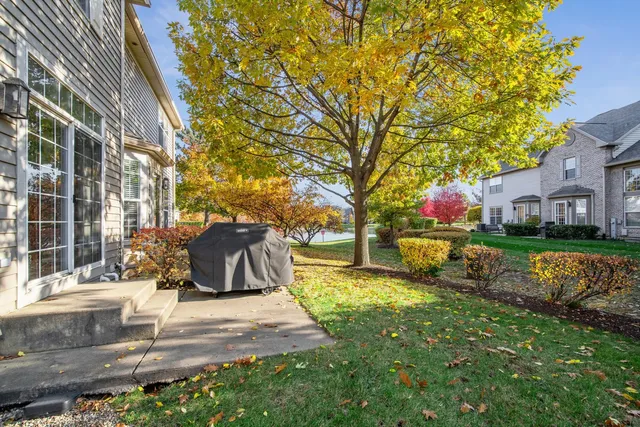 $385,000 | 2166 Ivy Ridge Drive, Hoffman Estates, IL 60192