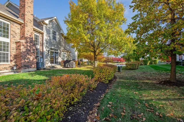 $385,000 | 2166 Ivy Ridge Drive, Hoffman Estates, IL 60192