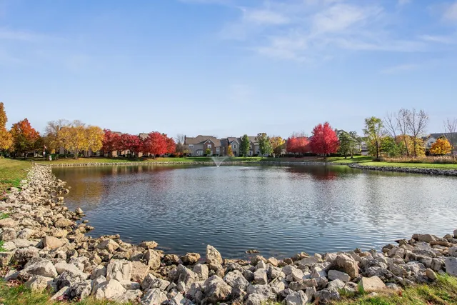 $385,000 | 2166 Ivy Ridge Drive, Hoffman Estates, IL 60192