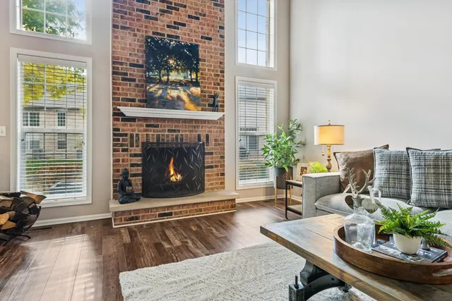 $385,000 | 2166 Ivy Ridge Drive, Hoffman Estates, IL 60192