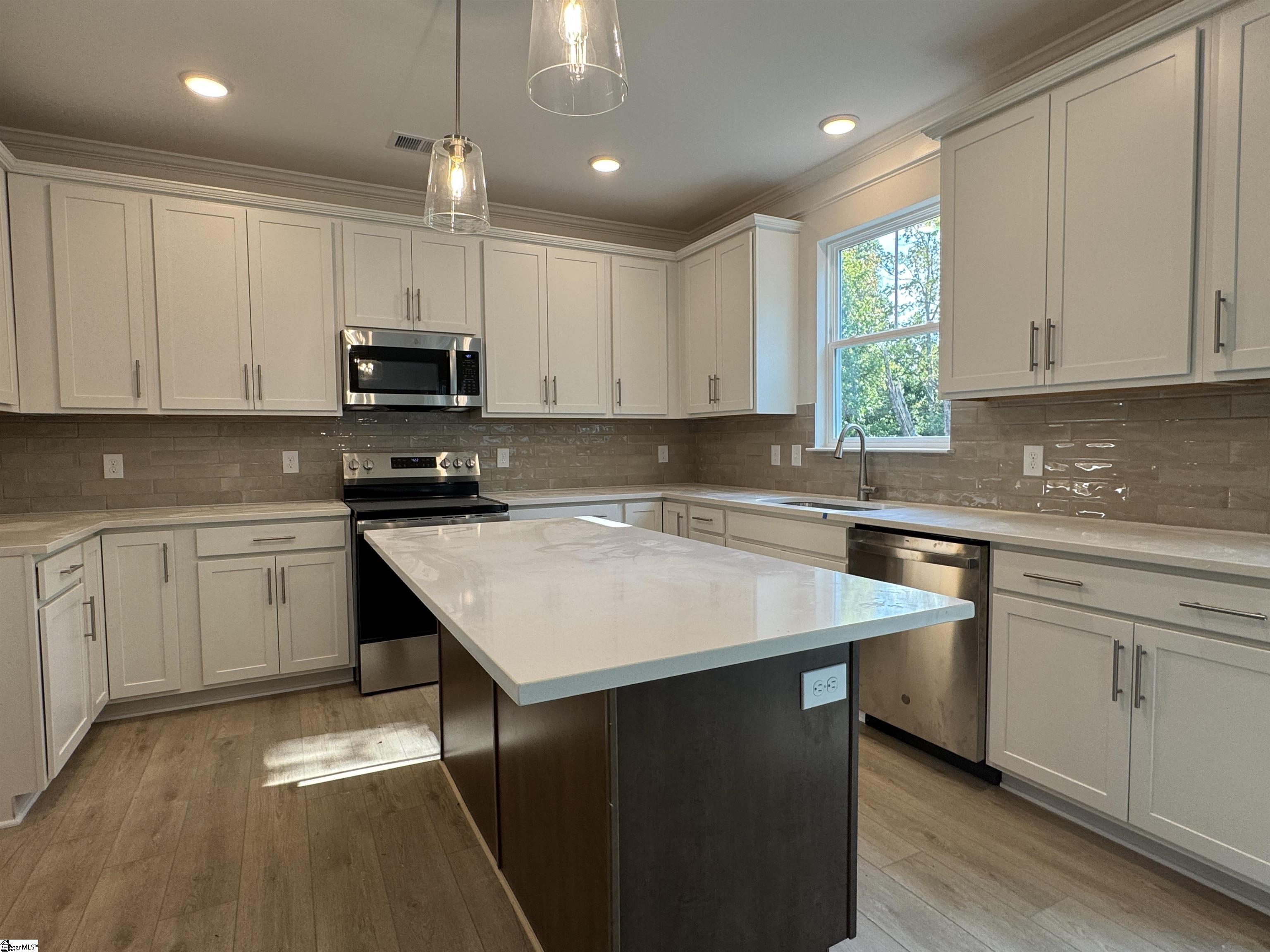 672 Columbus Circle Simpsonville, SC 29680 - Photo 4 of 16 Gallery Image 4