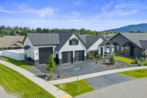 $950,000 | 898 West Wayward Circle, Post Falls, ID 83854