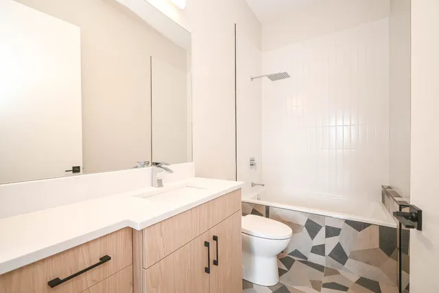 $3,500 | 2127 West Madison Street, Unit 404, Chicago, IL 60612