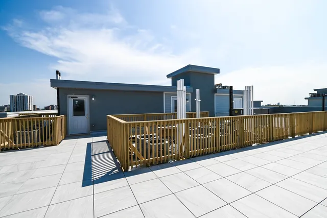 $3,500 | 2127 West Madison Street, Unit 404, Chicago, IL 60612