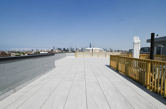 $3,500 | 2127 West Madison Street, Unit 404, Chicago, IL 60612