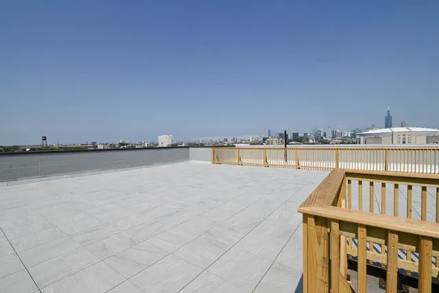 $3,500 | 2127 West Madison Street, Unit 404, Chicago, IL 60612