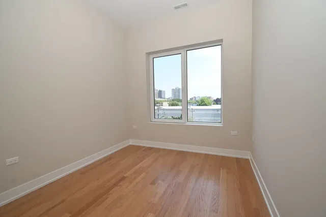 $3,500 | 2127 West Madison Street, Unit 404, Chicago, IL 60612