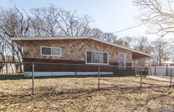 $399,919 | 19 Dawn Crescent, Central Islip, NY 11722