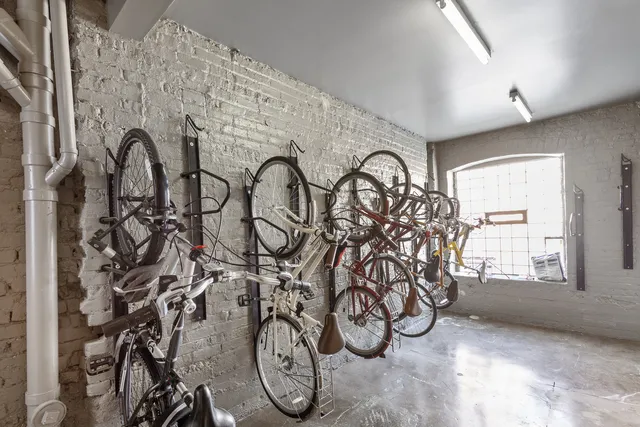 $1,350 | 6019 North Winthrop Avenue, Unit 206, Chicago, IL 60660