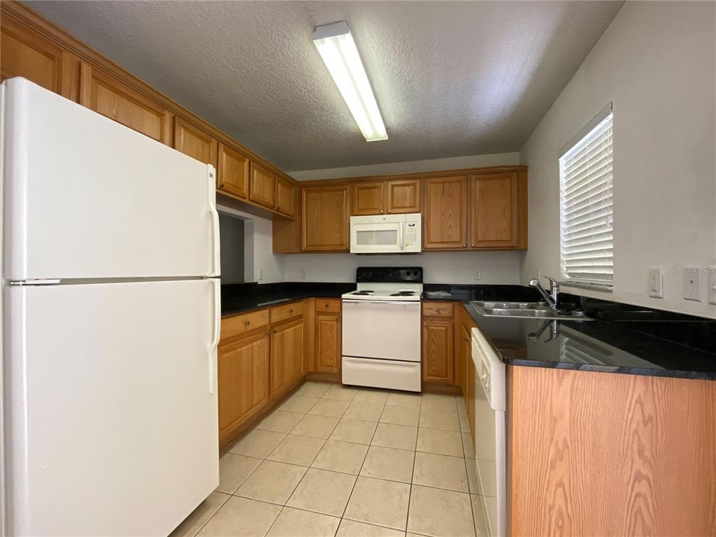 253 Castlekeeper Place Valrico, FL 33594 - Photo 6 of 18