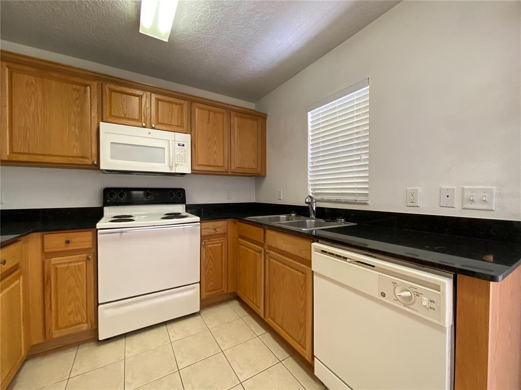 253 Castlekeeper Place Valrico, FL 33594 - Photo 8 of 18