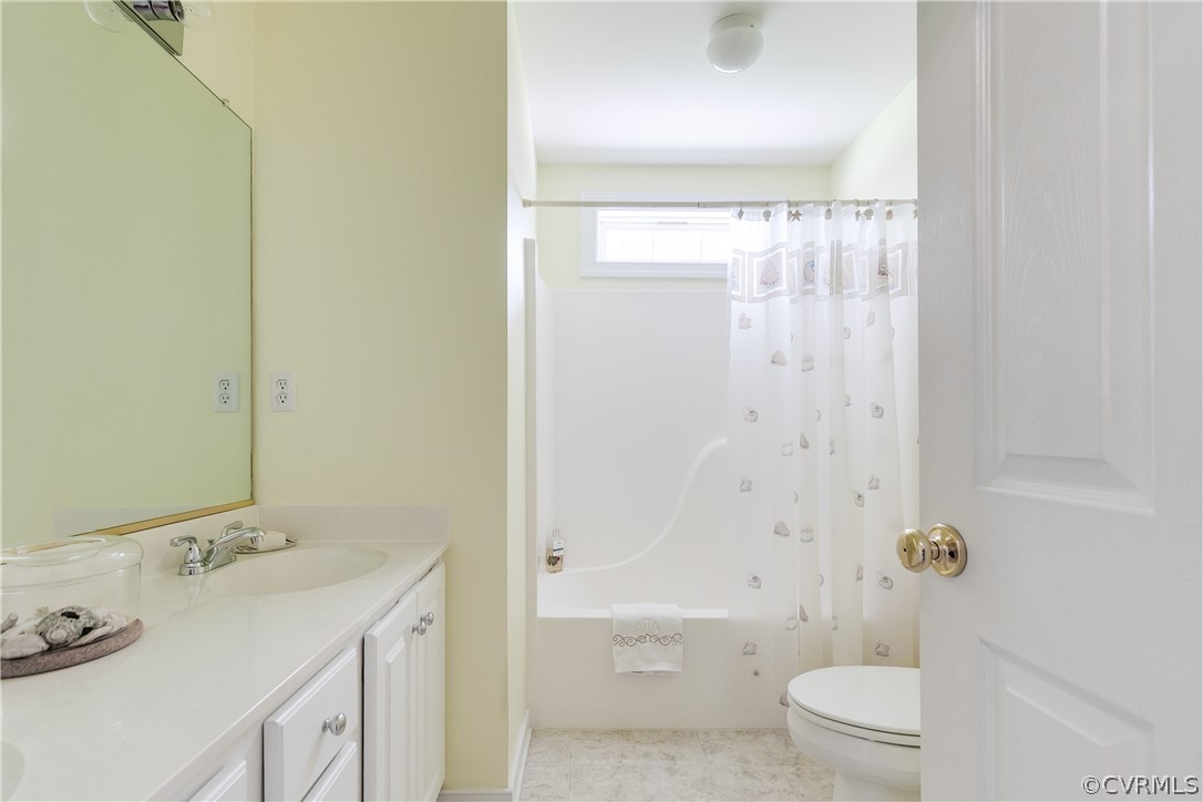 765 Snead Road Manakin-Sabot, VA 23103 - Photo 35 of 46 Tub/shower and linen closet