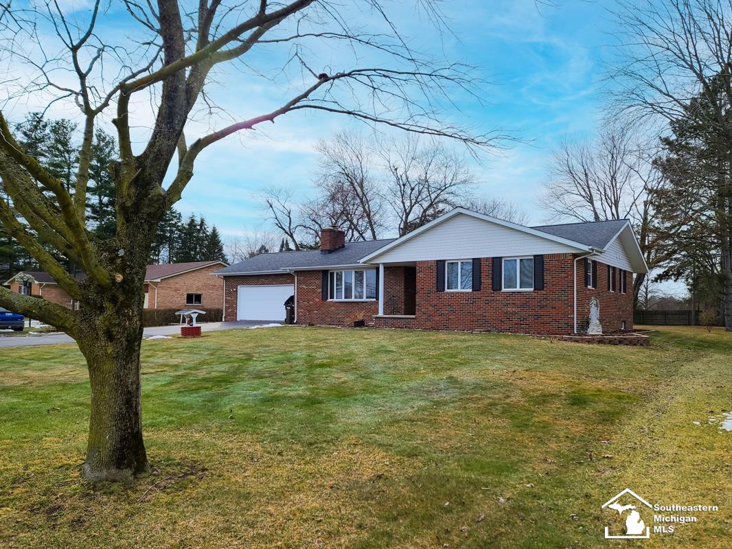 10377 Grafton Road Carleton, MI 48117 - Photo 2 of 25