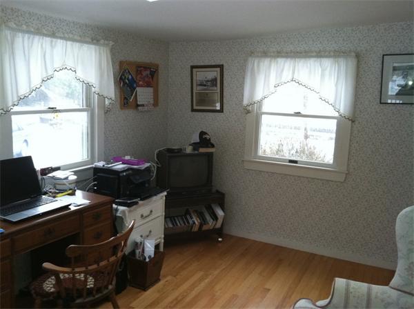 36 Downfall Road Newbury, MA 01922 - Photo 15 of 15 a room with a workspace