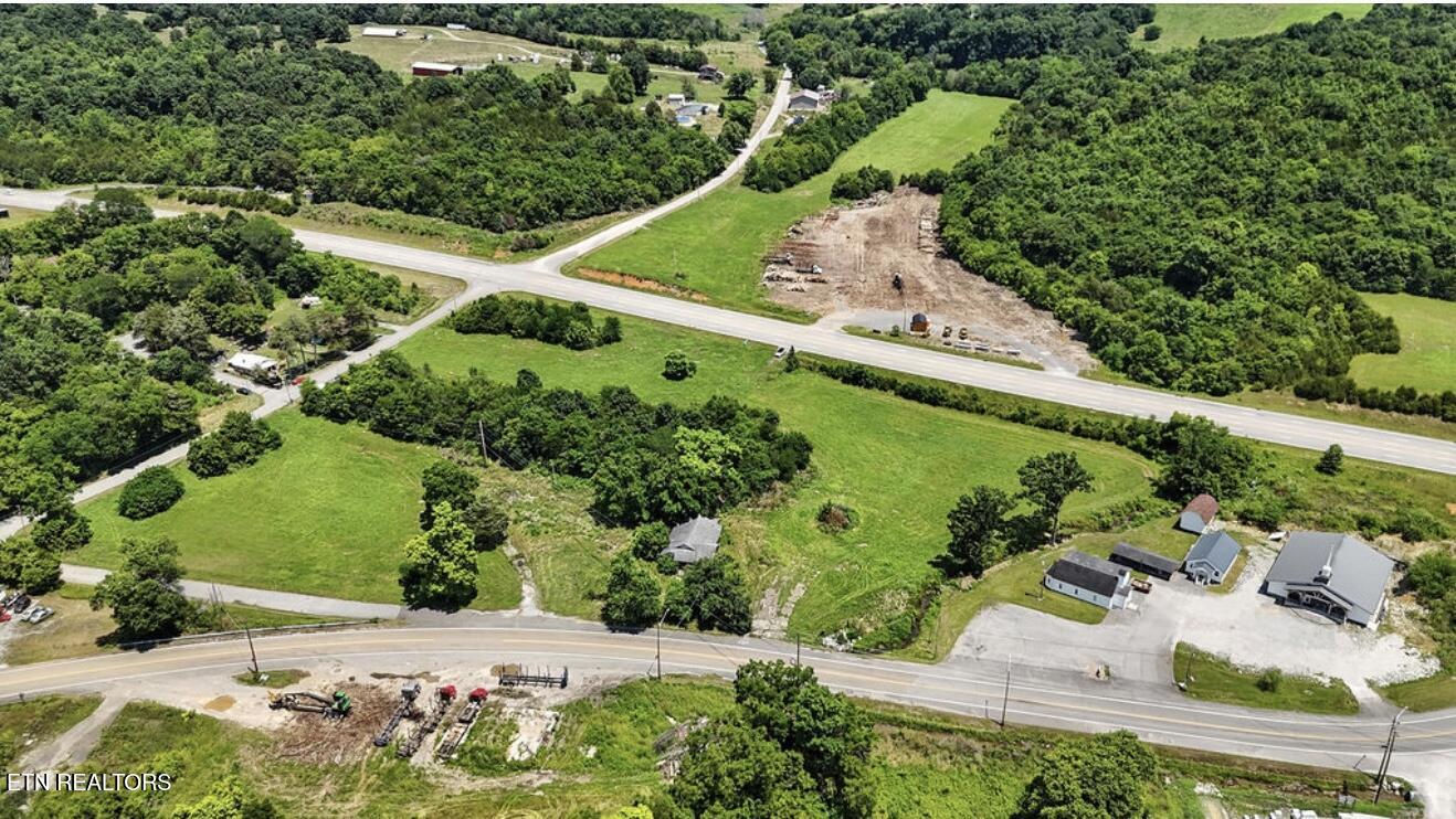 307 Old Kentucky Road Tazewell, TN 37879 - Photo 2 of 20 IMG_6272