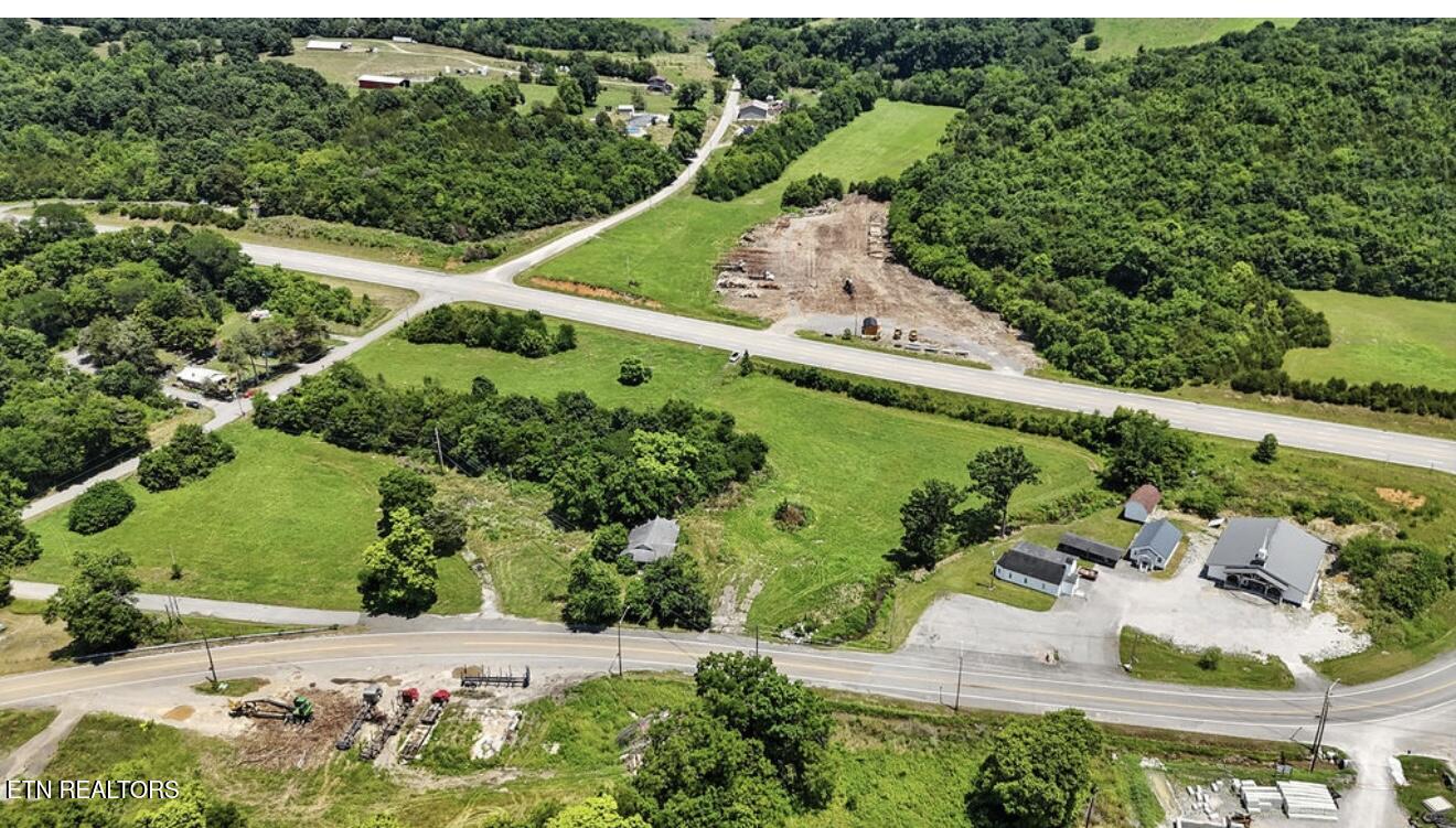 307 Old Kentucky Road Tazewell, TN 37879 - Photo 3 of 20 IMG_6271