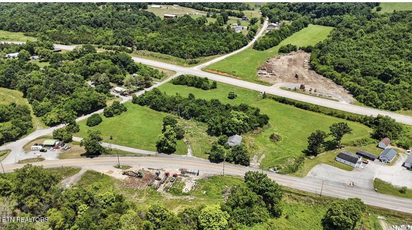 307 Old Kentucky Road Tazewell, TN 37879 - Photo 4 of 20 IMG_6270