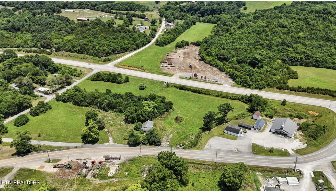 307 Old Kentucky Road Tazewell, TN 37879 - Photo 6 of 20 IMG_6268