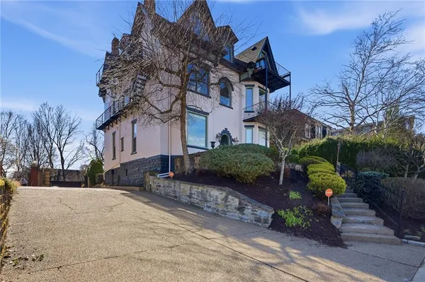 $549,900 | 229 Grandview Avenue, Unit 3, Pittsburgh, PA 15211