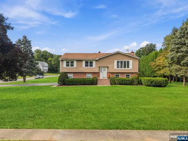 $850,000 | 22 Marguerite Lane, Towaco, NJ 07082