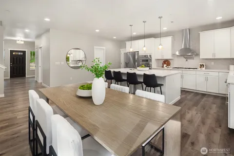 $1,899,000 | 10424 348th Avenue Southeast, Snoqualmie, WA 98065