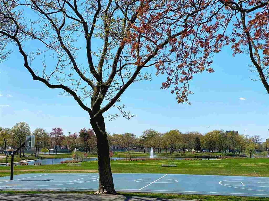 2600 John F. Kennedy Boulevard, Unit 7F Jersey City, NJ 07306 - Photo 21 of 22 a view of a golf course with a big yard