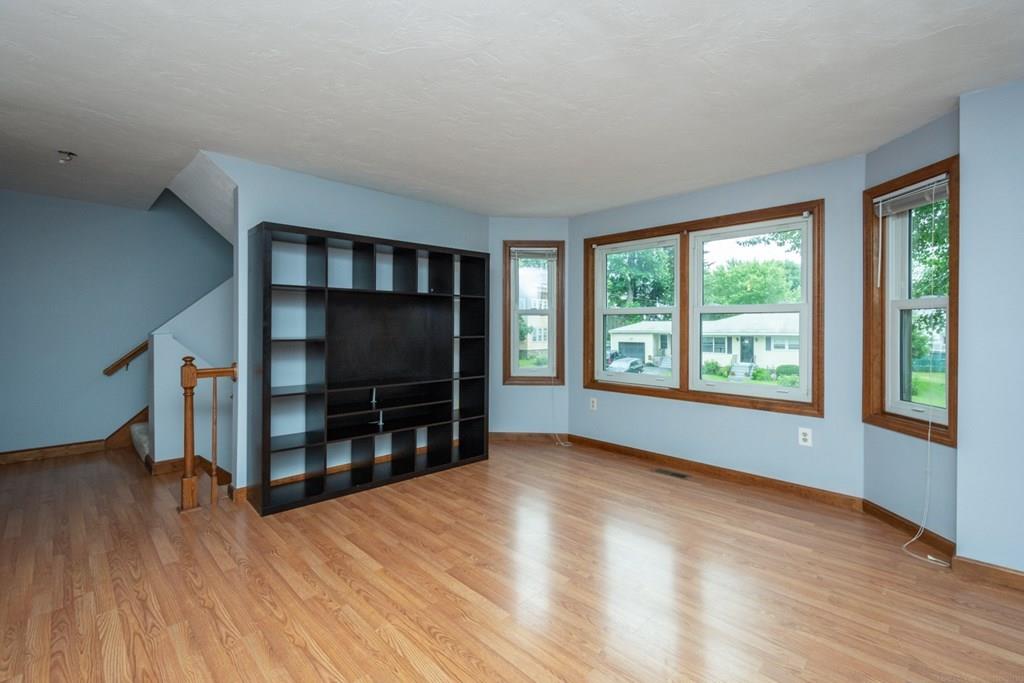 14 Samoset Road Worcester, MA 01604 - Photo 2 of 27 Gallery Image 2