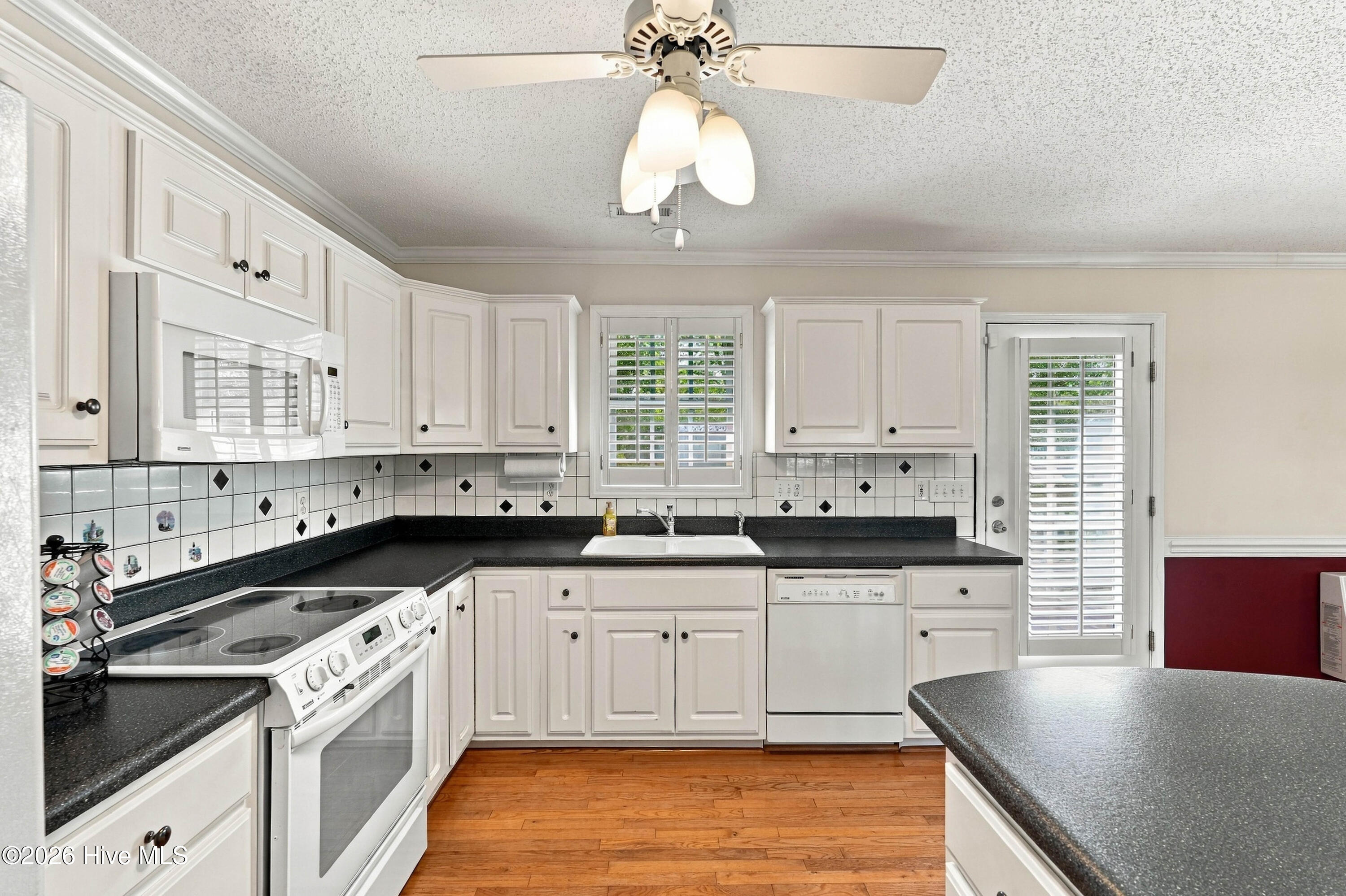 344 Ludie Brown Road Chinquapin, NC 28521 - Photo 16 of 47 16_kitchen