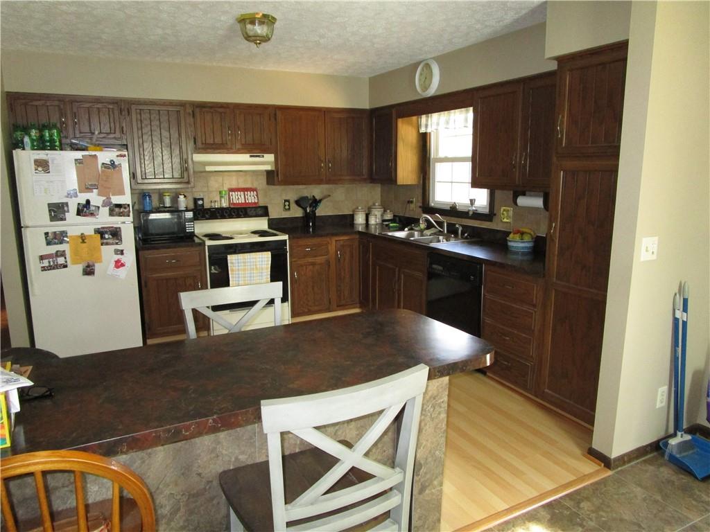 2872 Gull Lane Transfer, PA 16154 - Photo 4 of 26 Kitchen