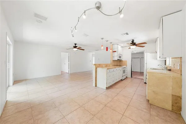 $2,650 | 3709 Alden Way, Sarasota, FL 34232