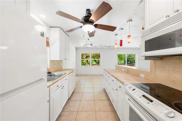 $2,650 | 3709 Alden Way, Sarasota, FL 34232