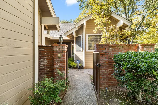 a view of a pathway of house