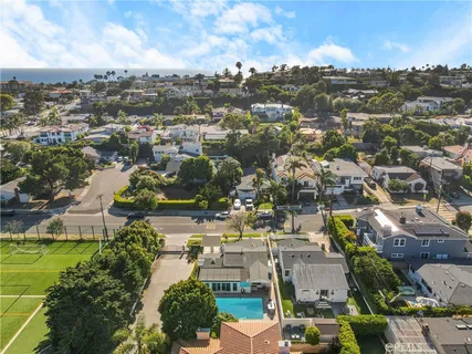 $2,690,000 | 424 South Meadows Avenue, Manhattan Beach, CA 90266