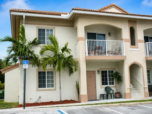 $260,000 | 4950 Washington Street, Unit 124, Hollywood, FL 33021