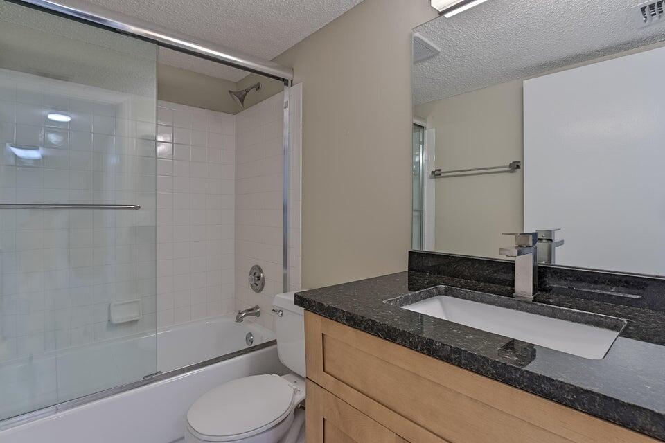 6284 La Costa Drive, Unit E Boca Raton, FL 33433 - Photo 21 of 24 Second bathroom