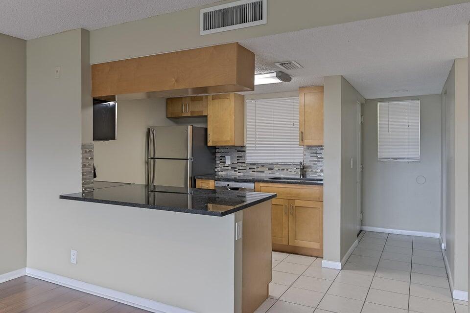 6284 La Costa Drive, Unit E Boca Raton, FL 33433 - Photo 7 of 24 Kitchen