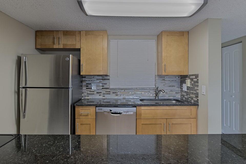 6284 La Costa Drive, Unit E Boca Raton, FL 33433 - Photo 8 of 24 Kitchen