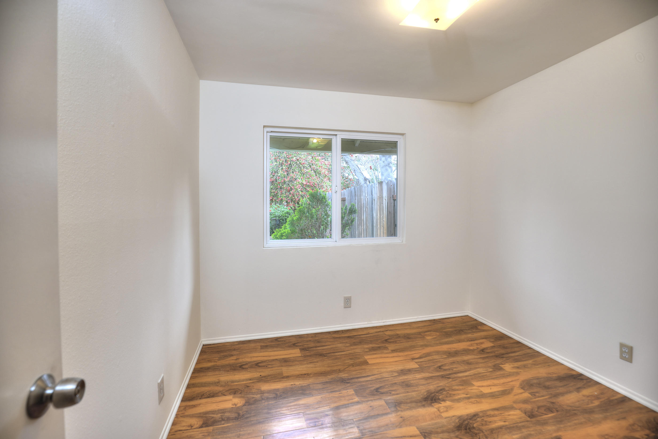 7320 Davenport Road Goleta, CA 93117 - Photo 11 of 18 an empty room with a window