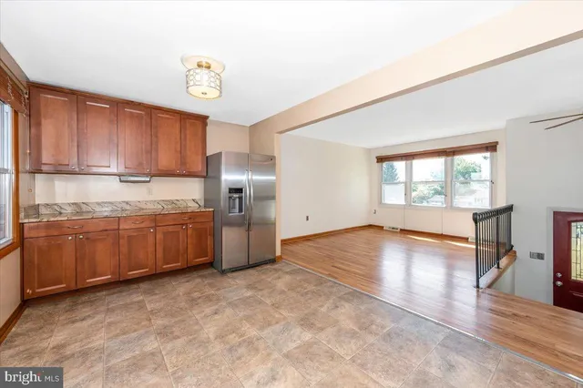 a view of room with ceiling fan