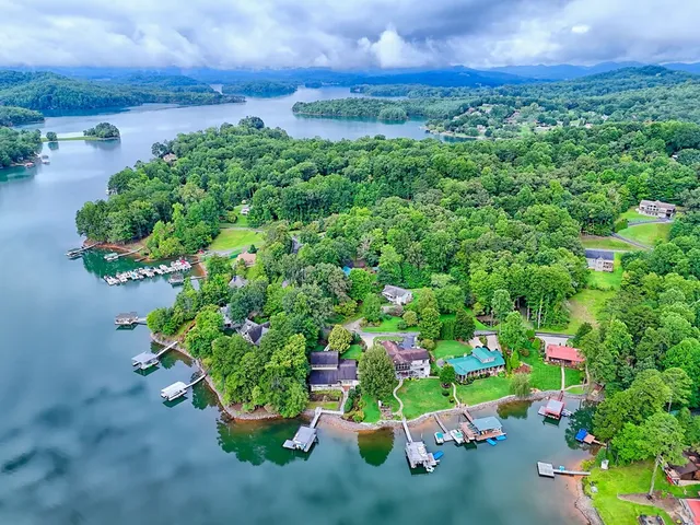 a wooden bench sitting in front of a building
