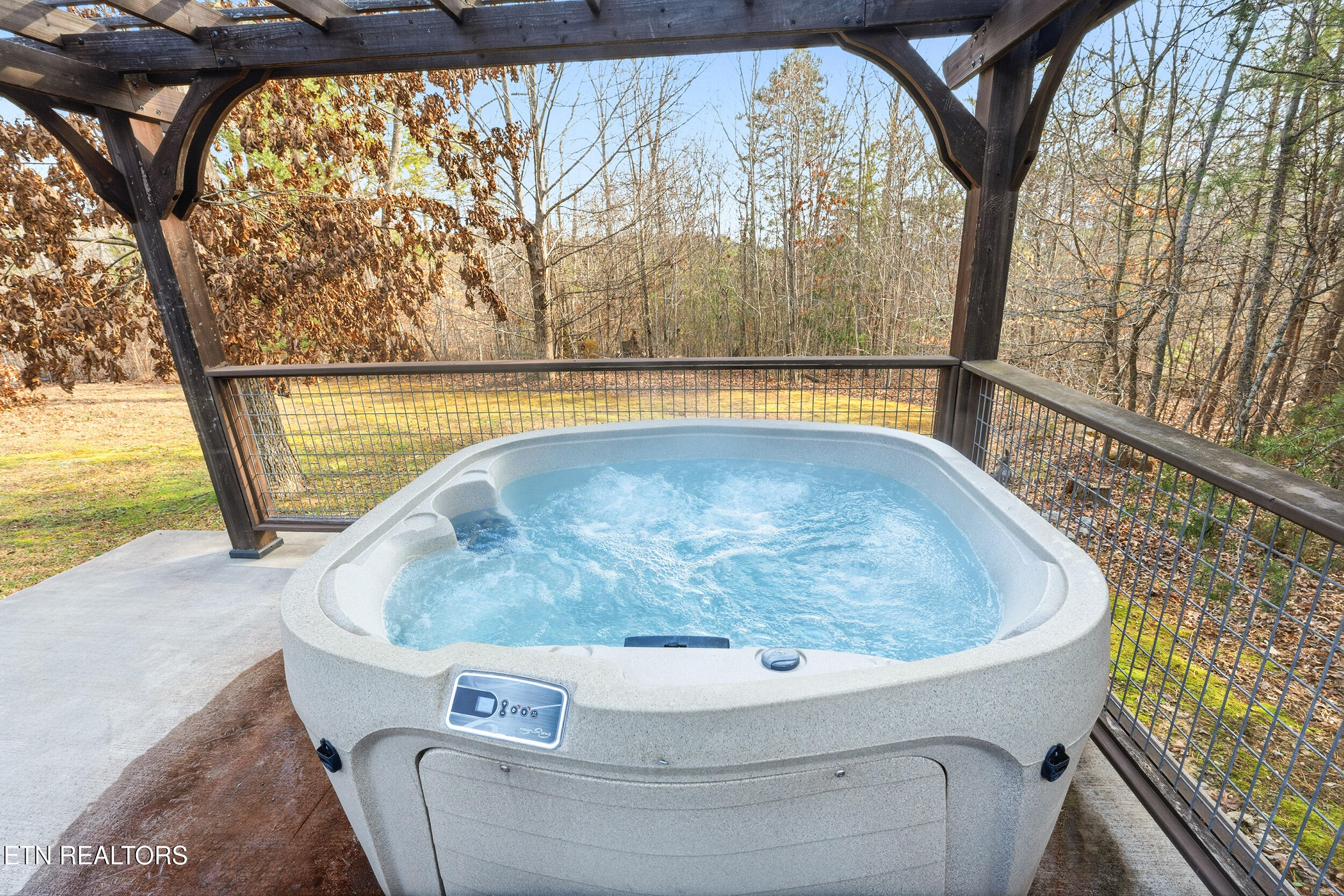 2756 Murray Ridge Road Sevierville, TN 37876 - Photo 20 of 27 Hot tub