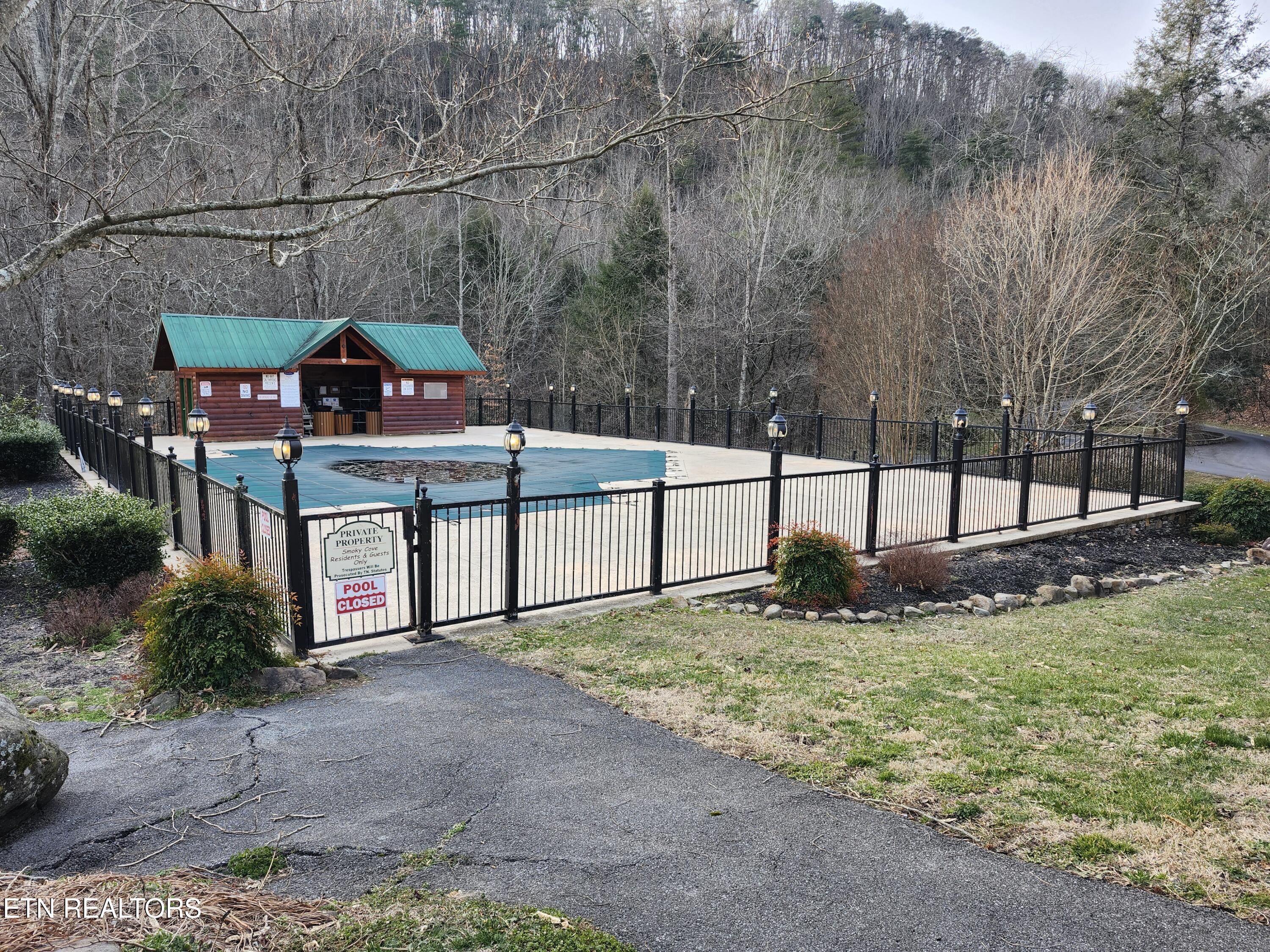 2756 Murray Ridge Road Sevierville, TN 37876 - Photo 25 of 27 Smoky Cove pool