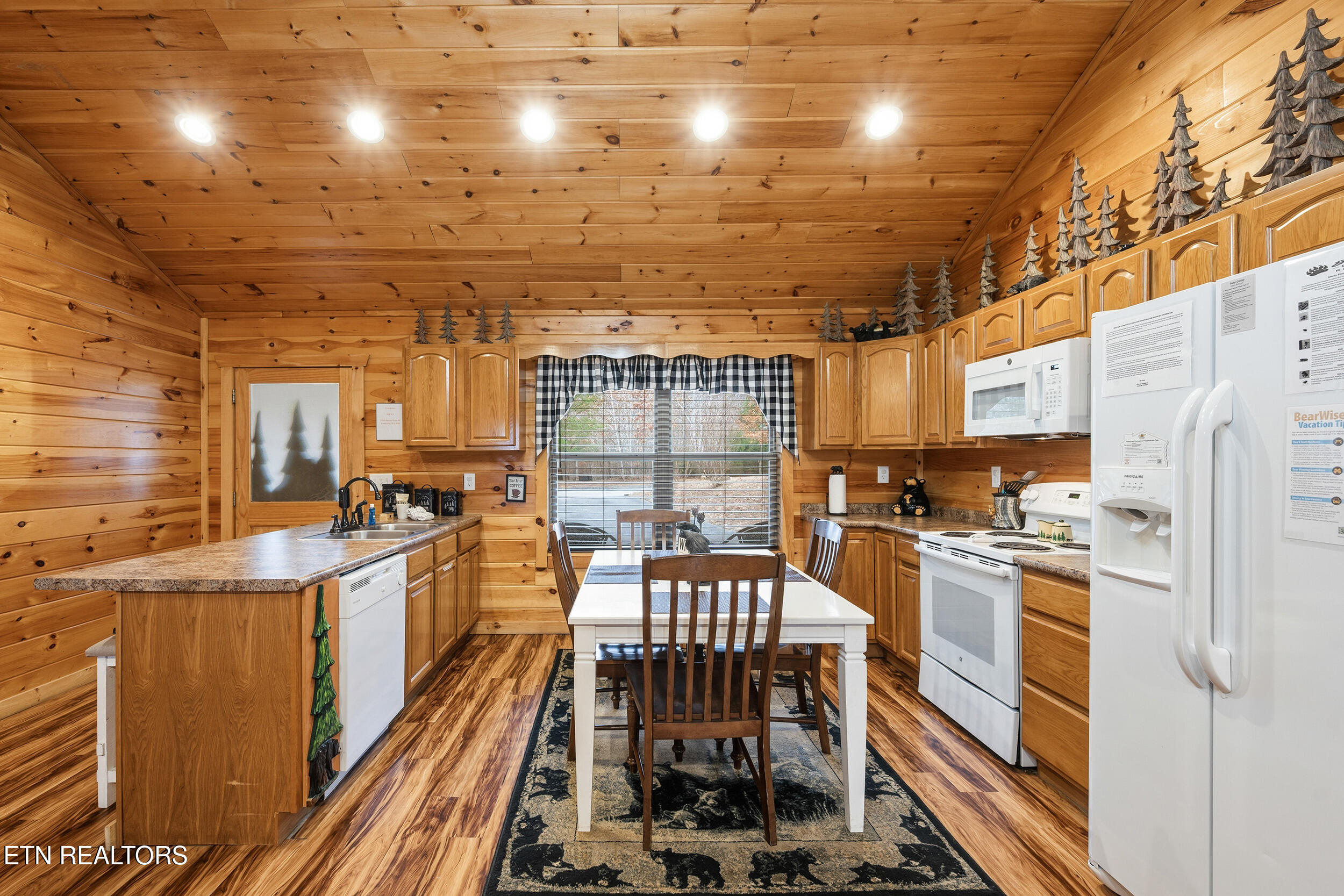 2756 Murray Ridge Road Sevierville, TN 37876 - Photo 5 of 27 Kitchen
