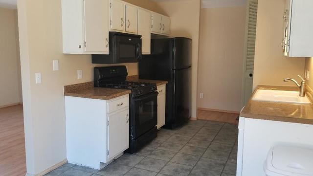 133 Heathgate Road Montgomery, IL 60538 - Photo 18 of 34 a kitchen with a refrigerator stove and microwave