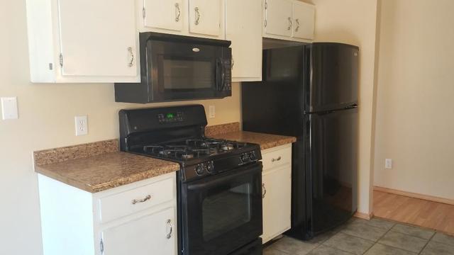 133 Heathgate Road Montgomery, IL 60538 - Photo 19 of 34 a kitchen with granite countertop a refrigerator stove and microwave
