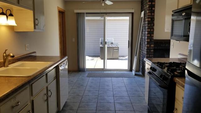 133 Heathgate Road Montgomery, IL 60538 - Photo 22 of 34 a kitchen that has a sink and a stove