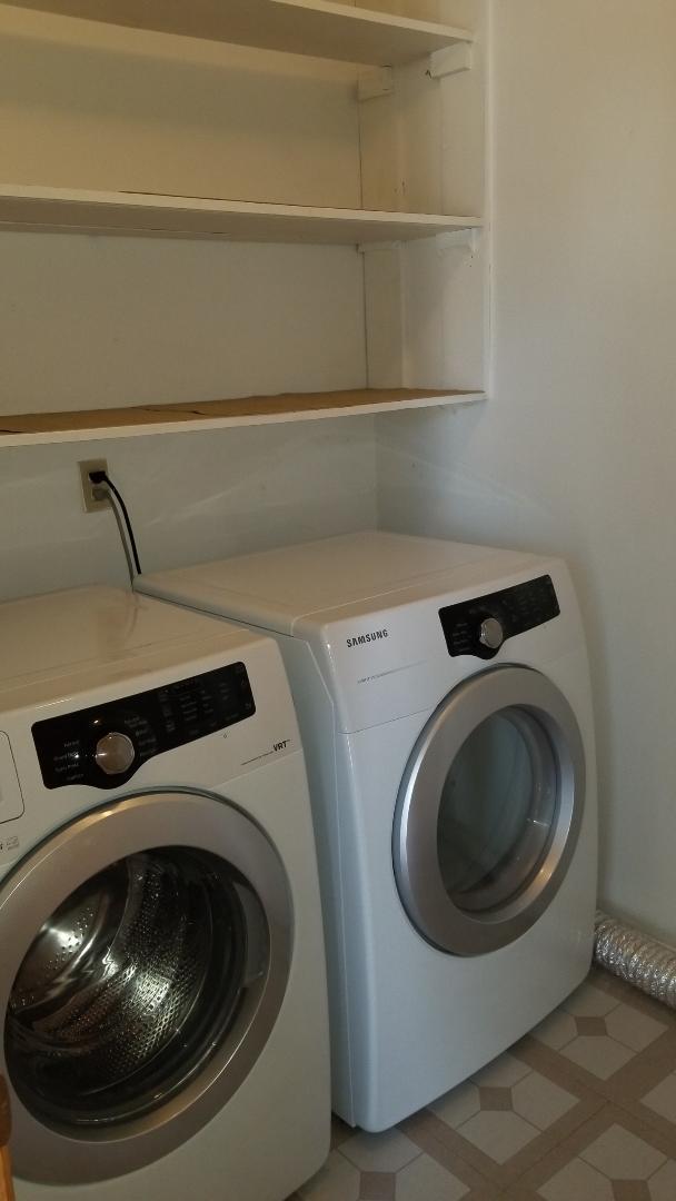 133 Heathgate Road Montgomery, IL 60538 - Photo 23 of 34 a utility room with washing machine