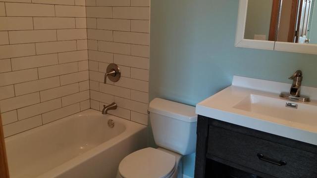 133 Heathgate Road Montgomery, IL 60538 - Photo 26 of 34 a bathroom with a sink a toilet and shower