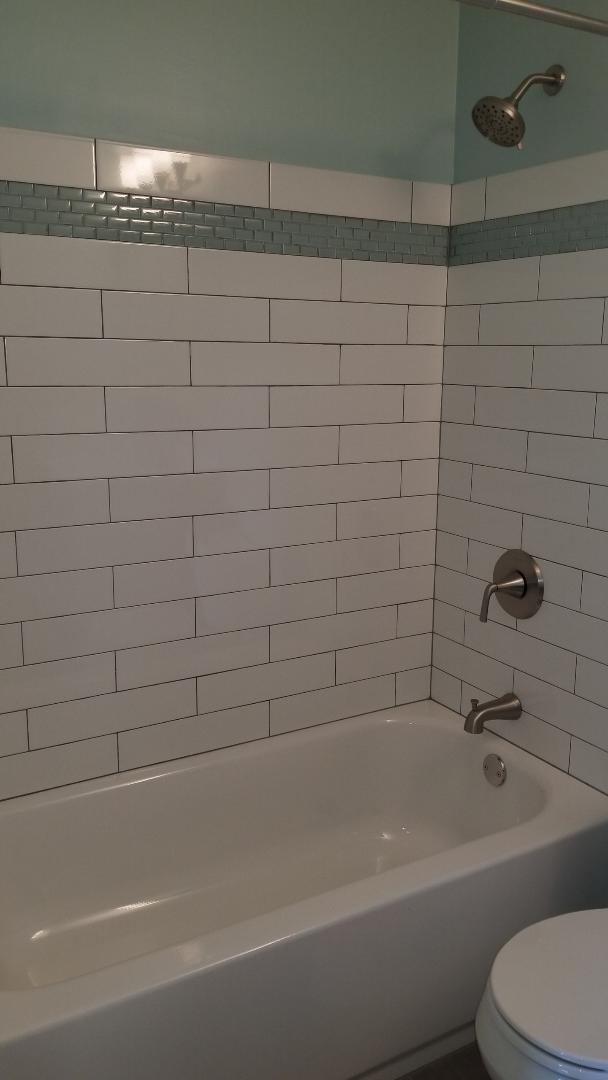 133 Heathgate Road Montgomery, IL 60538 - Photo 27 of 34 a bathroom with a bathtub and a toilet