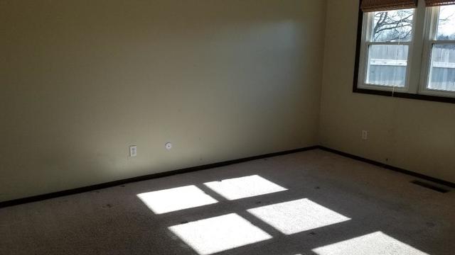 133 Heathgate Road Montgomery, IL 60538 - Photo 28 of 34 an empty room with windows